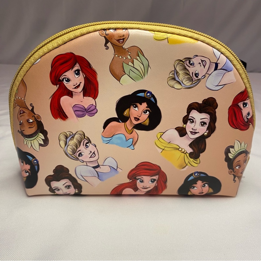 NWT Mad Beauty Disney cosmetic bag mixed princesses